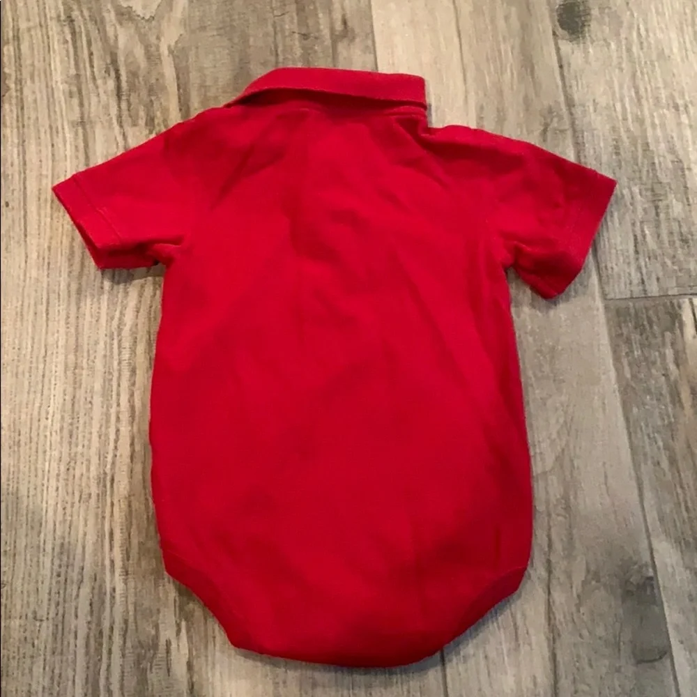 EUC bundle of 2 Carter’s tops m, sz 24 mos